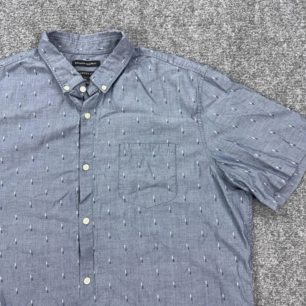 Banana Republic Shirt Mens XLT Blue Chambray Geometric Short Sleeve Button Front